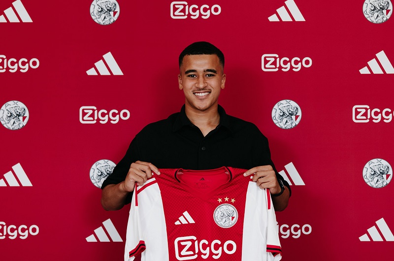 عبد الله وزان يوقّع عقدًا احترافيًا مع أياكس أمستردام حتى 2028
