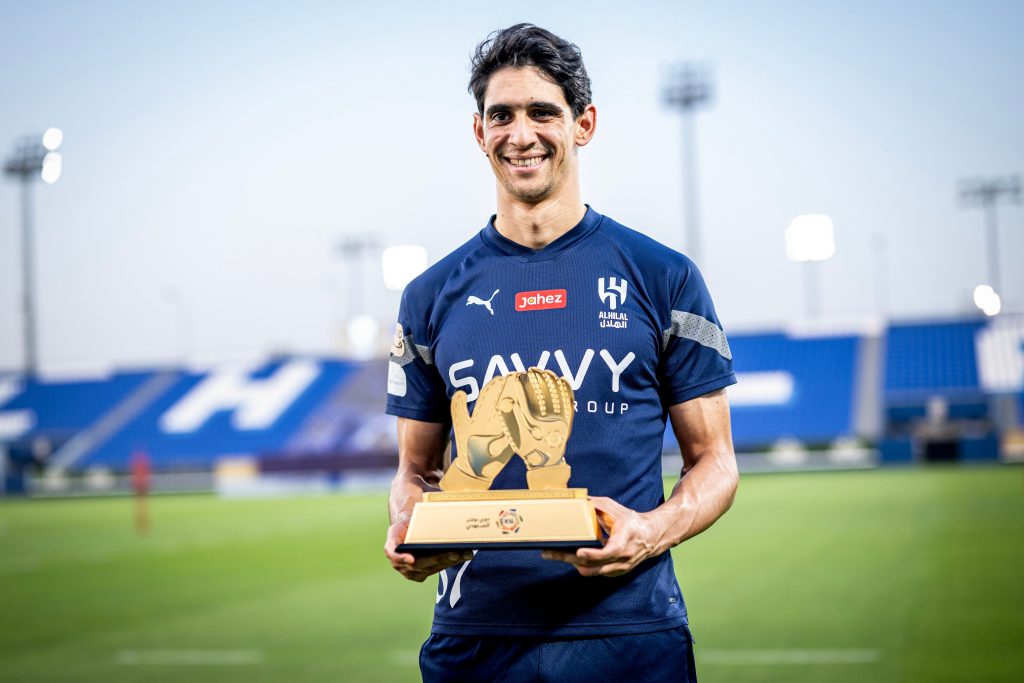 ياسين بونو يتألق ويحافظ على نظافة شباك الهلال في افتتاح دوري روشن السعودي