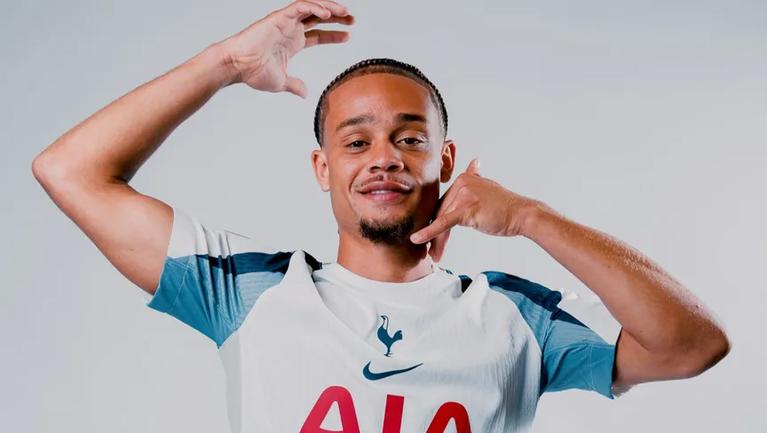 الهولندي تشافي سيمونز