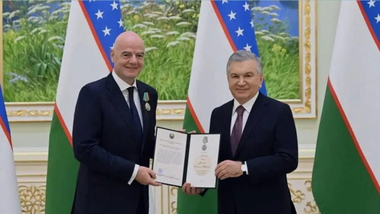 إنفانتينو يتسلم أرفع وسام في أوزبكستان ويشيد بإنجاز التأهل لمونديال 2026