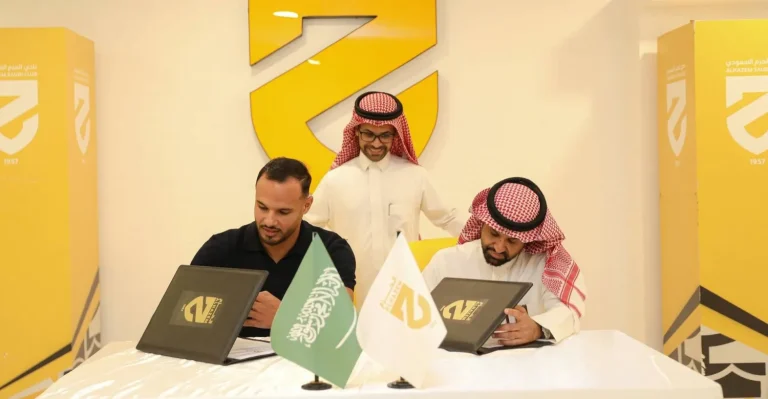 عبد المنعم بوطويل ينضم رسميًا إلى نادي الحزم السعودي