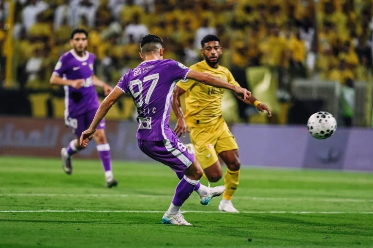 العين يلحق بالوصل متعادلاً في قمة الدوري الإماراتي