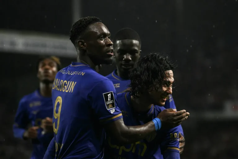 موناكو يحقق فوزه الثالث ويقترب من القمة