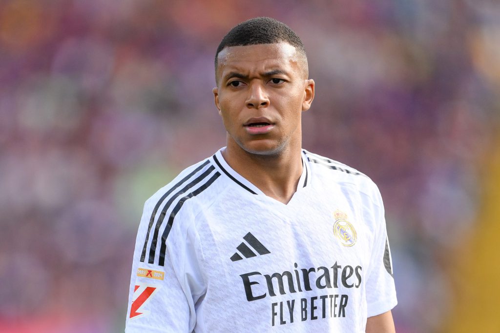 كليان مبابي يدعم أشرف حكيمي للفوز بالكرة الذهبية