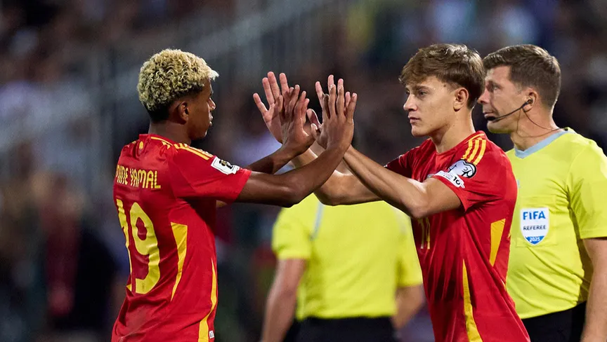 الاتحاد الإسباني يرد على انتقادات فليك بشأن إصابة يامال