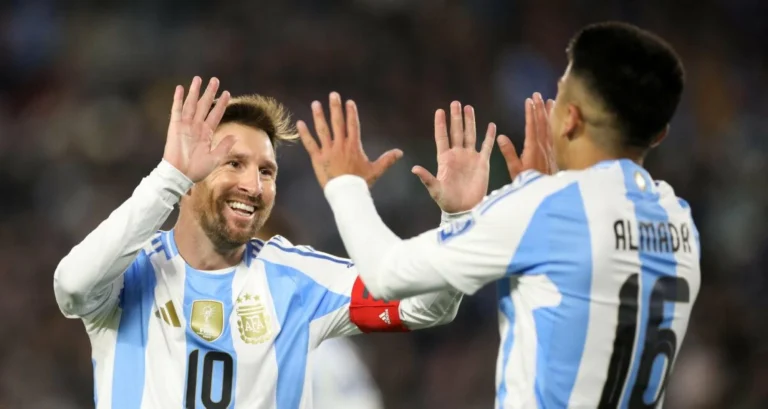 بداية مرحلة جديدة: سكالوني يمنح القميص الأسطوري لألمادا