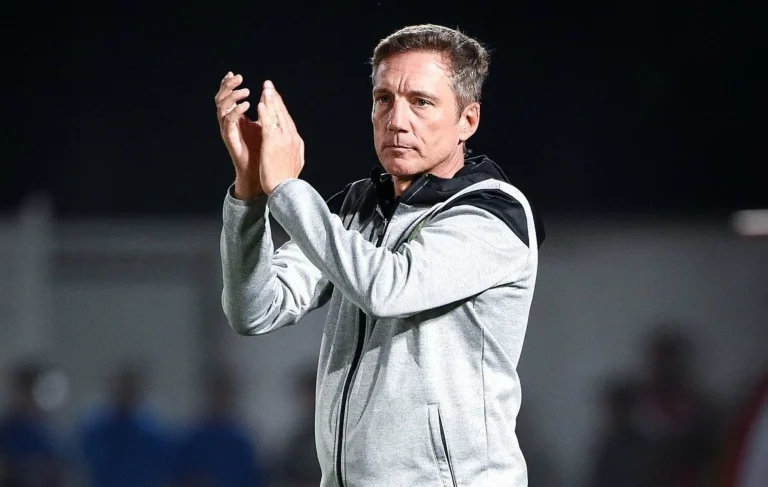 ألكسندر سانتوس مدرب الجيش الملكي