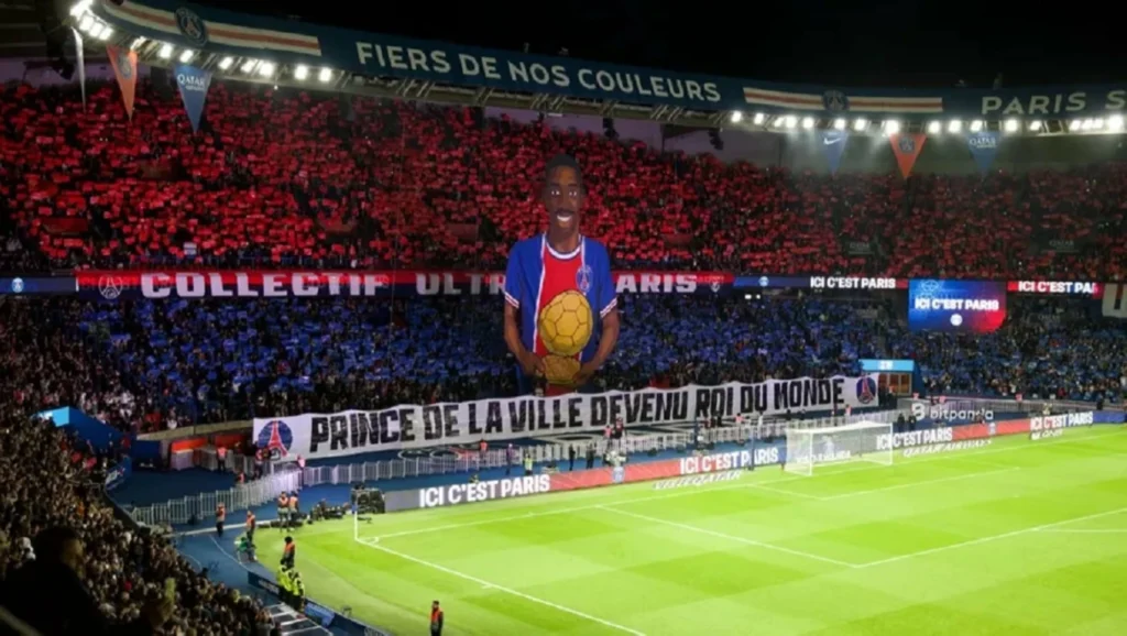 جماهير سان جيرمان تحتفي بديمبيلي وإنريكي في حديقة الأمراء