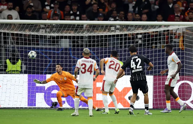 اينتراخت فرانكفورت ضد غلطة سراي