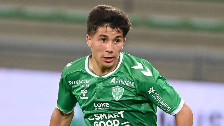 بوشواري لجمهور طرابزون .. أسلوب لعبي سيحظى بإعجابكم وفخور بالانضمام للنادي