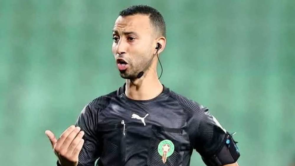 الكشف عن حكم مباراة الكلاسيكو بين الرجاء والجيش الملكي