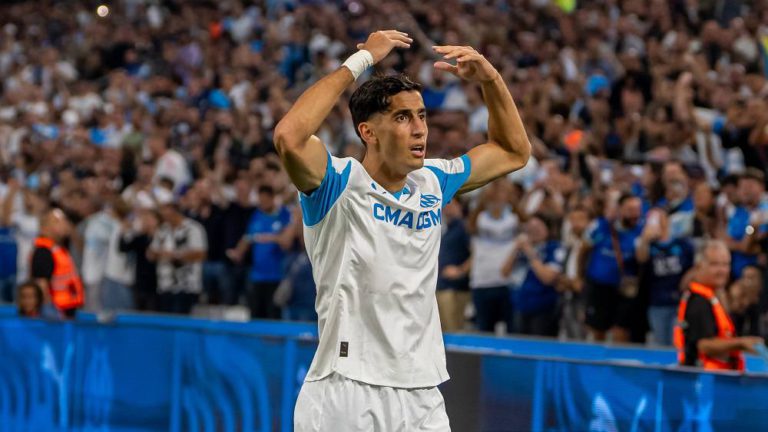 نايف أكرد يقود مارسيليا للفوز على باريس سانجرمان نايف أكرد يقود مارسيليا للفوز على باريس سانجرمان
