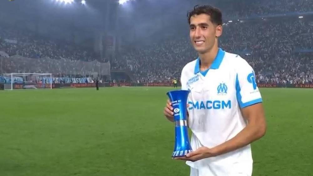 نايف أكرد يتوج بجائزة "رجل المباراة" في كلاسيكو مارسيليا وباريس سان جيرمان