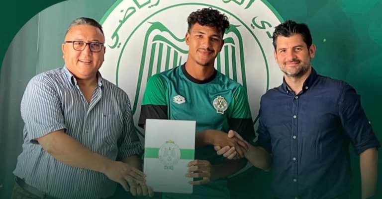 الرجاء الرياضي يوقع عقداً احترافياً مع الشاب كريم السعدي