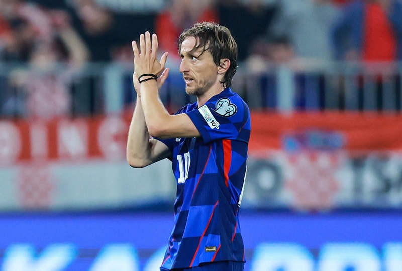 لوكا مودريتش يتألق قبل عيد ميلاده الأربعين ويواصل كتابة التاريخ مع كرواتيا وميلان