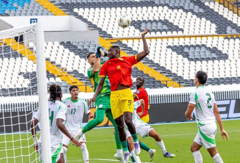 المنتخب الجزائري يكتفي بالتعادل أمام غينيا ويؤجل حسم التأهل إلى كأس العالم 2026