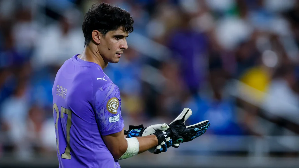 ياسين بونو يتوج بجائزة أفضل تصدٍ في الجولة الافتتاحية لدوري روشن السعودي