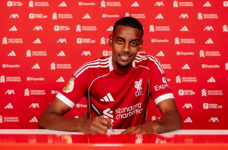 رسمياً.. ليفربول يتعاقد مع المهاجم السويدي ألكسندر إيزاك