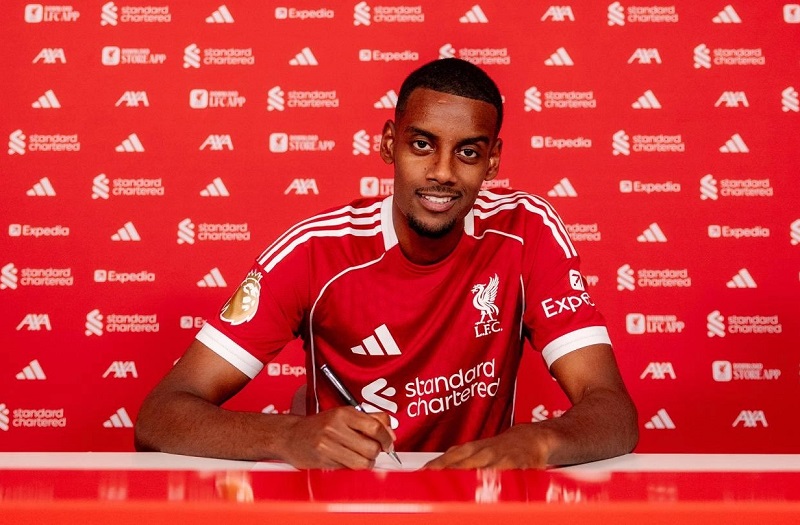 رسمياً.. ليفربول يتعاقد مع المهاجم السويدي ألكسندر إيزاك