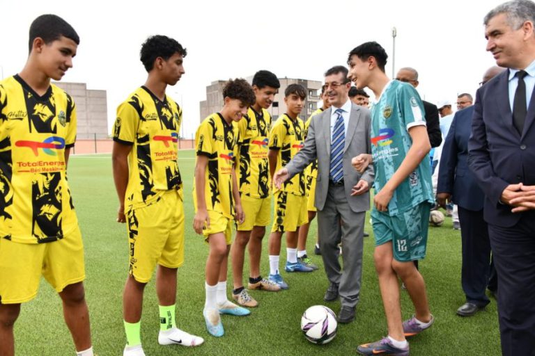 تدشين أرضية الملعب البلدي بالبروج