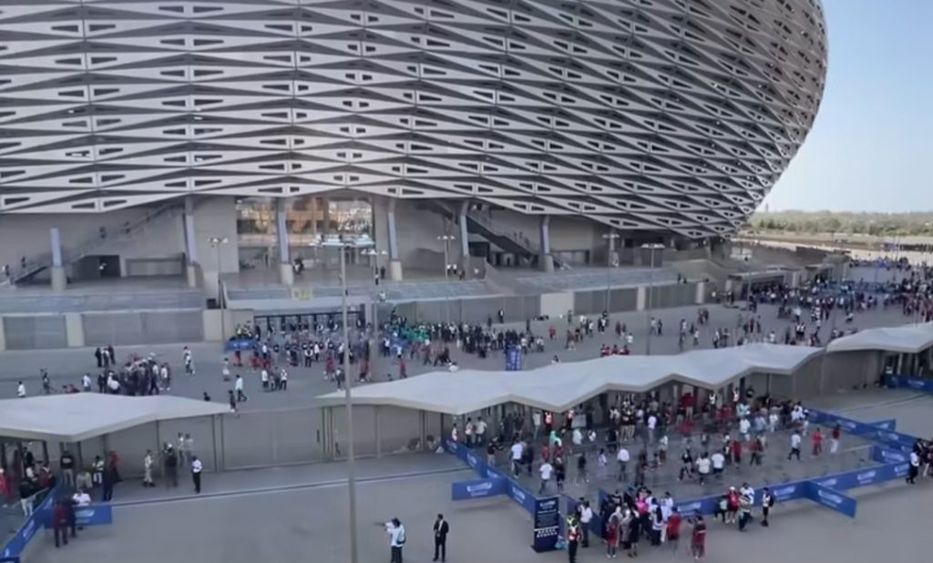 الجماهير المغربية تتوافد على ملعب الأمير مولاي عبد الله لمساندة "الأسود" أمام النيجر