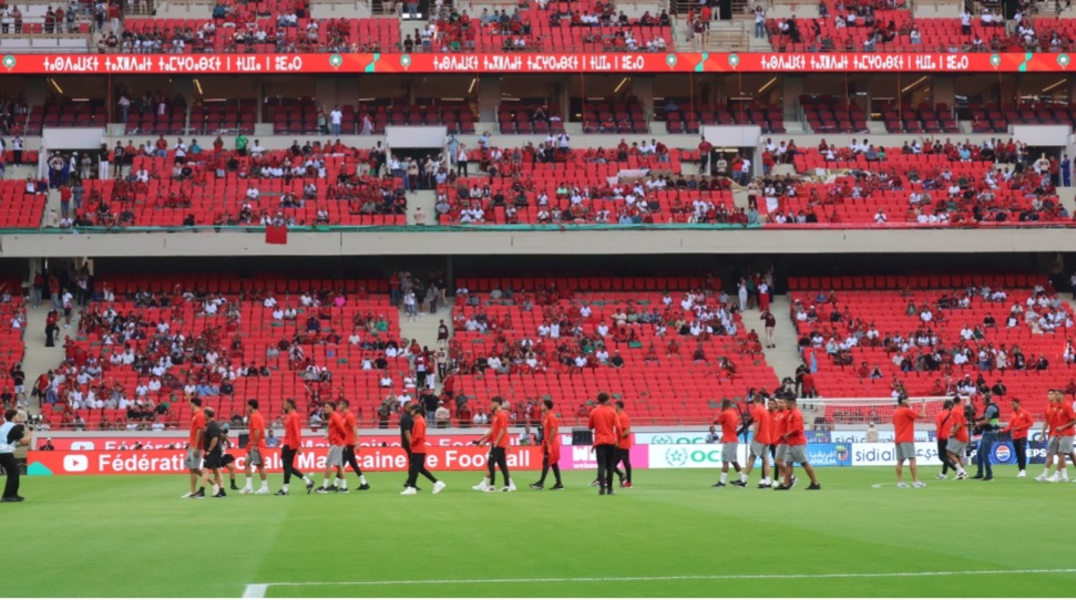 الجماهير المغربية تتفاعل بقوة مع لاعبي المنتخب في ملعب مولاي عبد الله