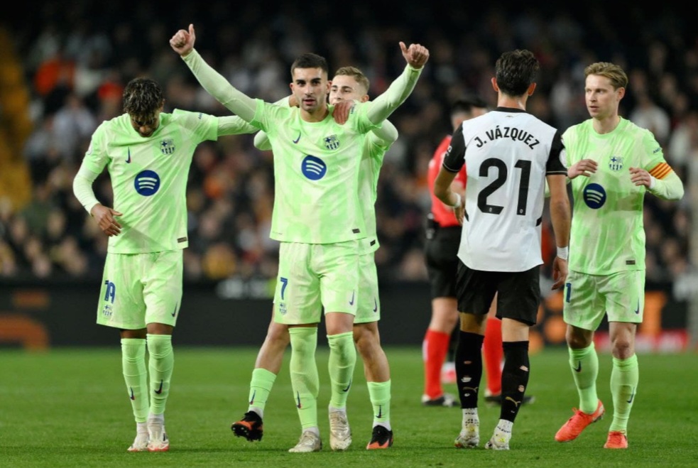 قرار مفاجئ من الليجا يثير سخط مشجعي فالنسيا قبل المواجهة الكبرى