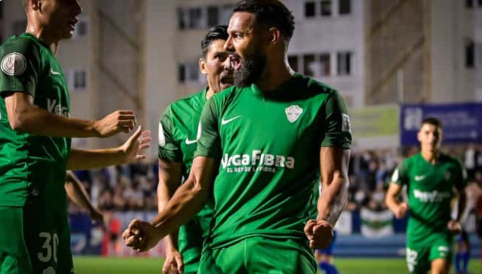 قرار مثير من مهاجم مغربي بإلتشي.. انتقال مفاجئ قبل إغلاق الميركاتو