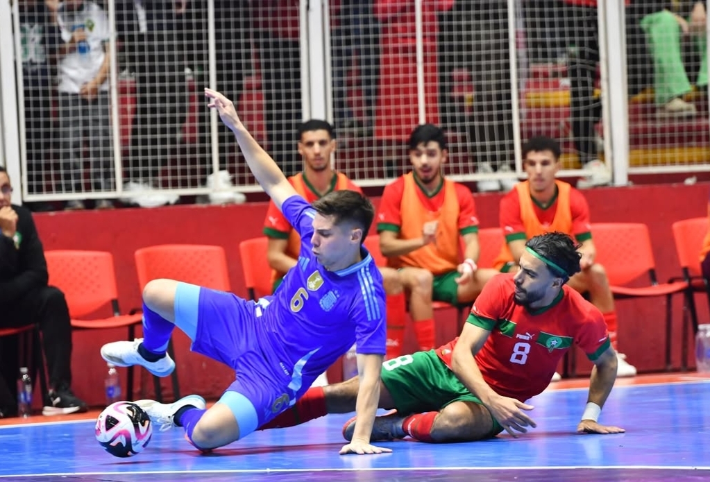 فضيحة تحكيمية وطرد للدكيك .. تفاصيل هزيمة منتخب الفوتسال أمام الأرجنتين