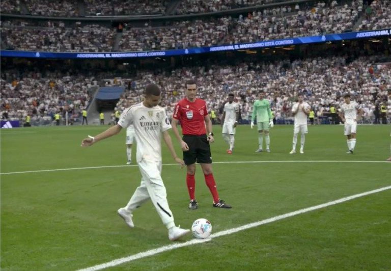 ريال مدريد يُكرّم الشاب المغربي عبد الرحيم أوحيدا الناجي من زلزال الحوز خلال مباراة إسبانيول