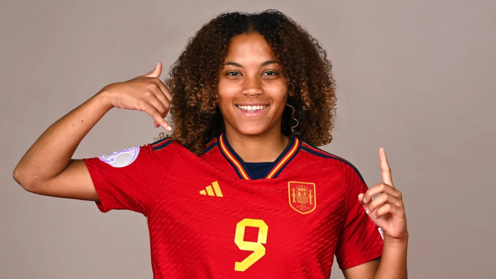 الكرة الذهبية .. فيكي لوبيز تتوج بجائزة أفضل لاعبة شابة