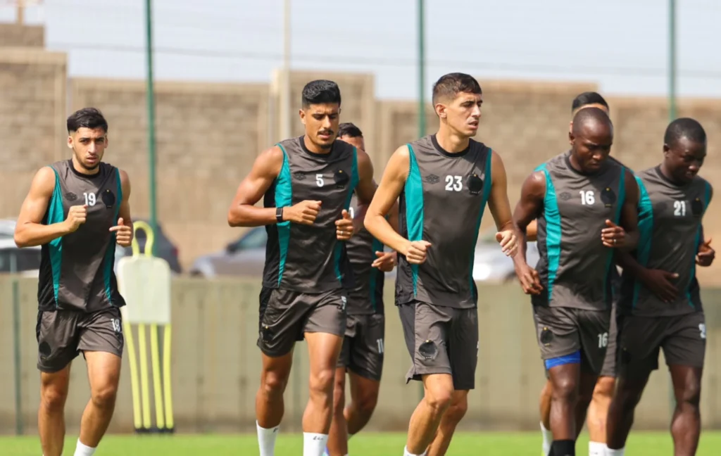 مدرب الرجاء يستغل توقف البطولة للعب مباراة ودية أمام حسنية أكادير