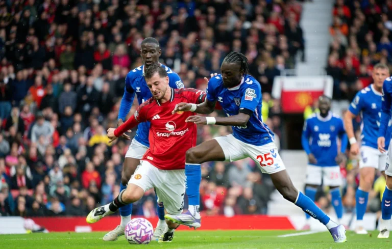 مانشستر يونايتد يفوز على سندرلاند بحضور الطالبي بديلا وغياب مزراوي