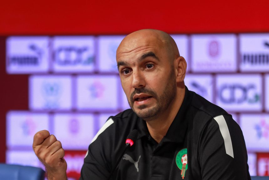 الركراكي يهنئ منتخب الشباب بعد التأهل لثمن نهائي المونديال