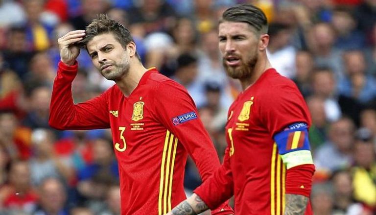 بيكيه ومارسيلو يتفقان على "غرابة" التحكيم الإسباني