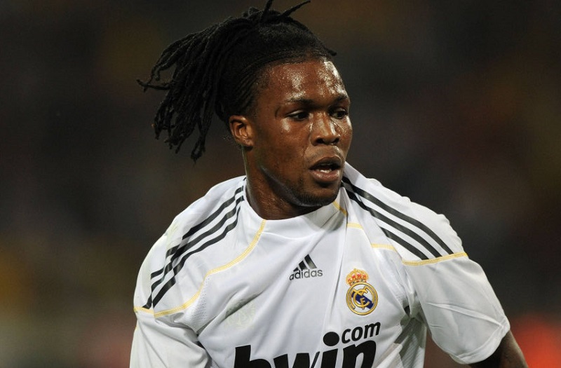 سكتة دماغية تصيب النجم الهولندي رويستون درينتي عن 38 عامًا