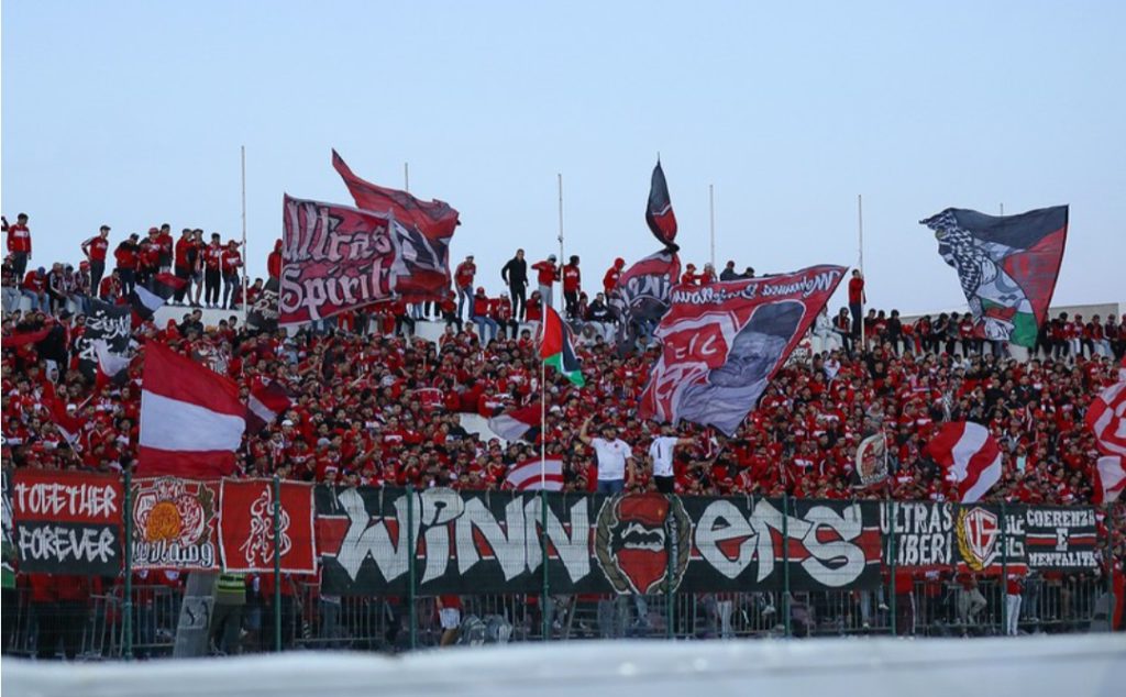 "وينرز" تقاطع المدرجات وترفض الانفلاتات