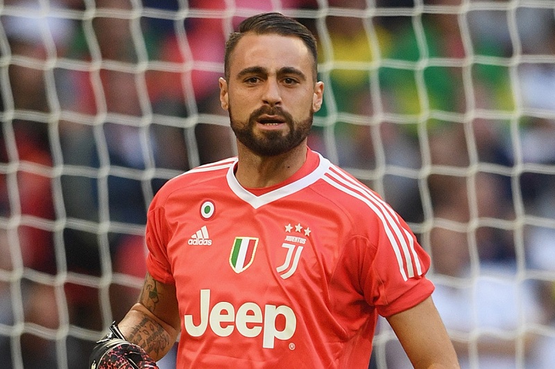 الإصابة تبعد حارس يوفنتوس كارلو بينسوليو شهرين عن الملاعب