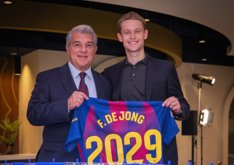 رسميًا.. برشلونة يمدد عقد فرينكي دي يونغ حتى صيف 2029