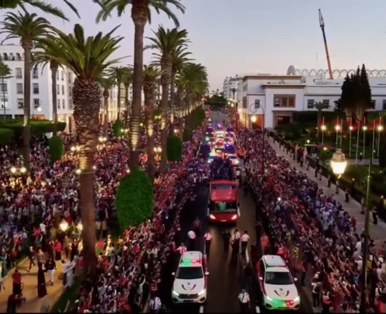 حافلة أشبال الأطلس تجوب شوارع الرباط احتفالا بلقب مونديال الشباب