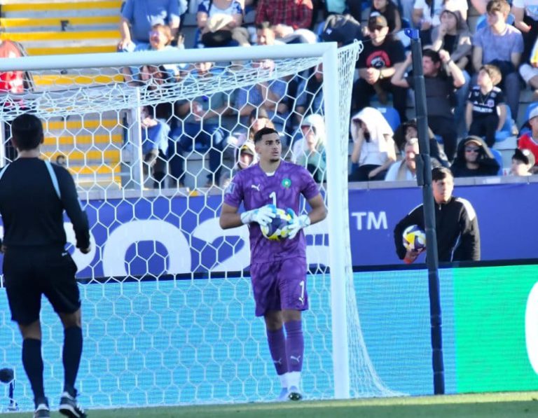 إصابة الحارس بنشاوش تُقلق المغاربة قبل نهائي كأس العالم للشباب