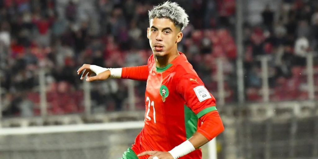 برشلونة وبنفيكا يراقبان ياسر زابيري بعد تألقه في مونديال الشباب