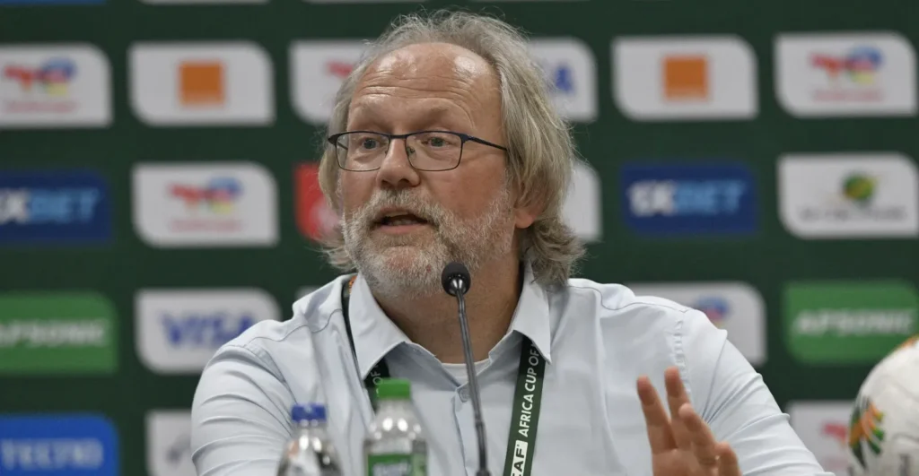 المدرب البلجيكي توم سانتفيت