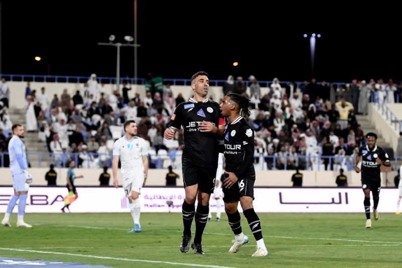 حمد الله يمنح الشباب هدف التقدم لقاء الأخدود