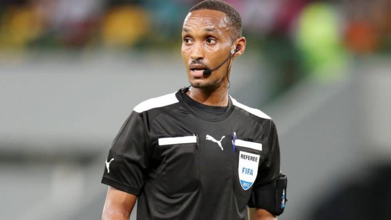 الاتحاد الإفريقي يعيّن الحكم البوروندي باسيفيك لمباراة نهضة بركان وباور ديناموز