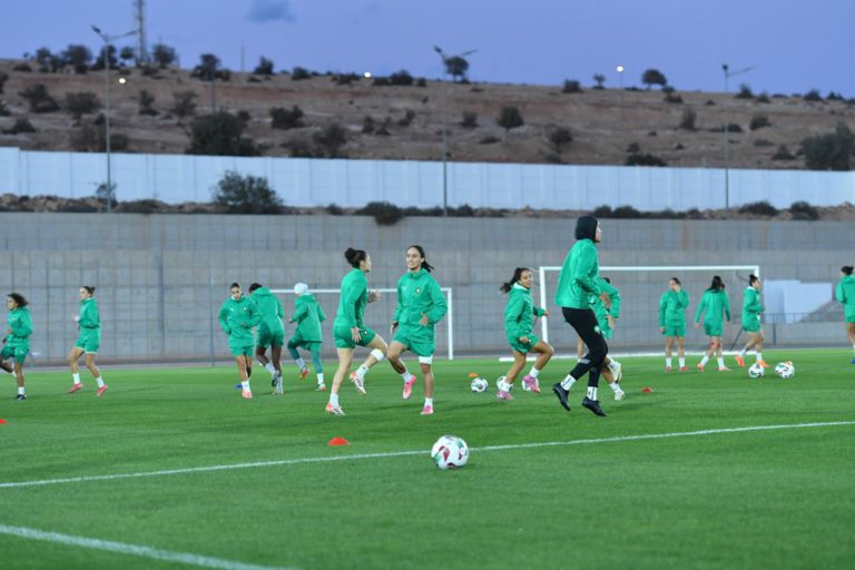 المنتخب النسوي يفتح آخر حصصه التدريبية أمام الإعلام