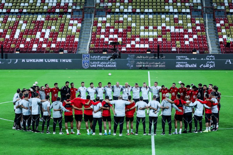 استعدادات الأهلي تتواصل… قنديل يقود البعثة إلى الرباط لمواجهة الجيش الملكي