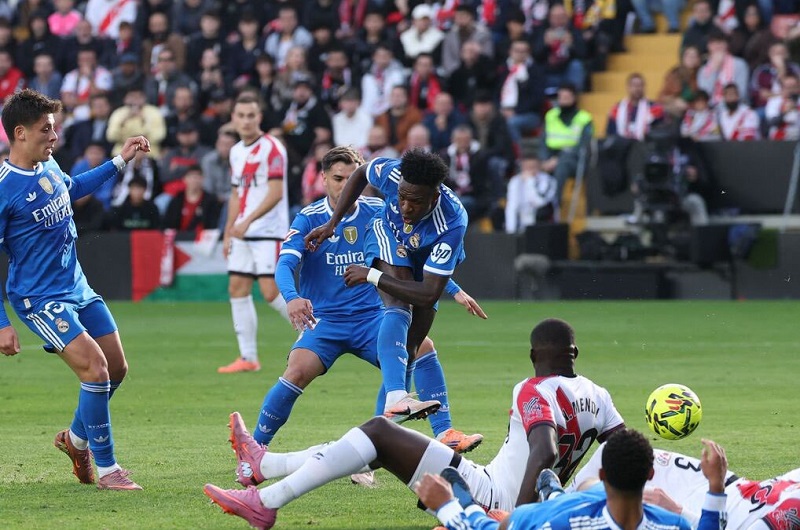 ريال مدريد يتعثر أمام رايو فاييكانو ويكتفي بالتعادل السلبي