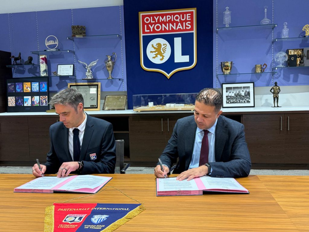 إمضاء اتفاق شراكة في مجال التكوين بين فريقي اتحاد طنجة وأولمبيك ليون