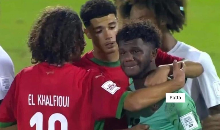 لقطة المونديال.. دموع الحارس نيكولاس كوتران تُلهم العالم بعد خسارة تاريخية أمام المغرب